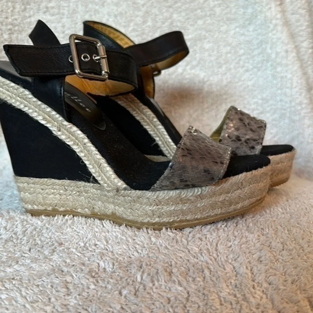 Bettye Muller Anthropoligie snake print Wedges size 37 EUC